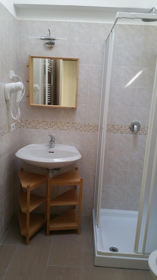 Ostello Casa Emmaus Maccagno Kültér fotó