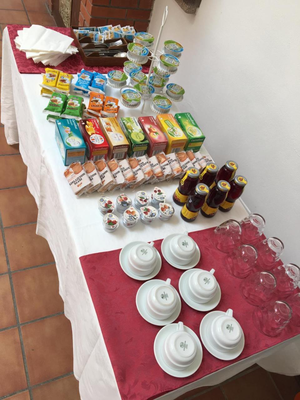 Ostello Casa Emmaus Maccagno Kültér fotó