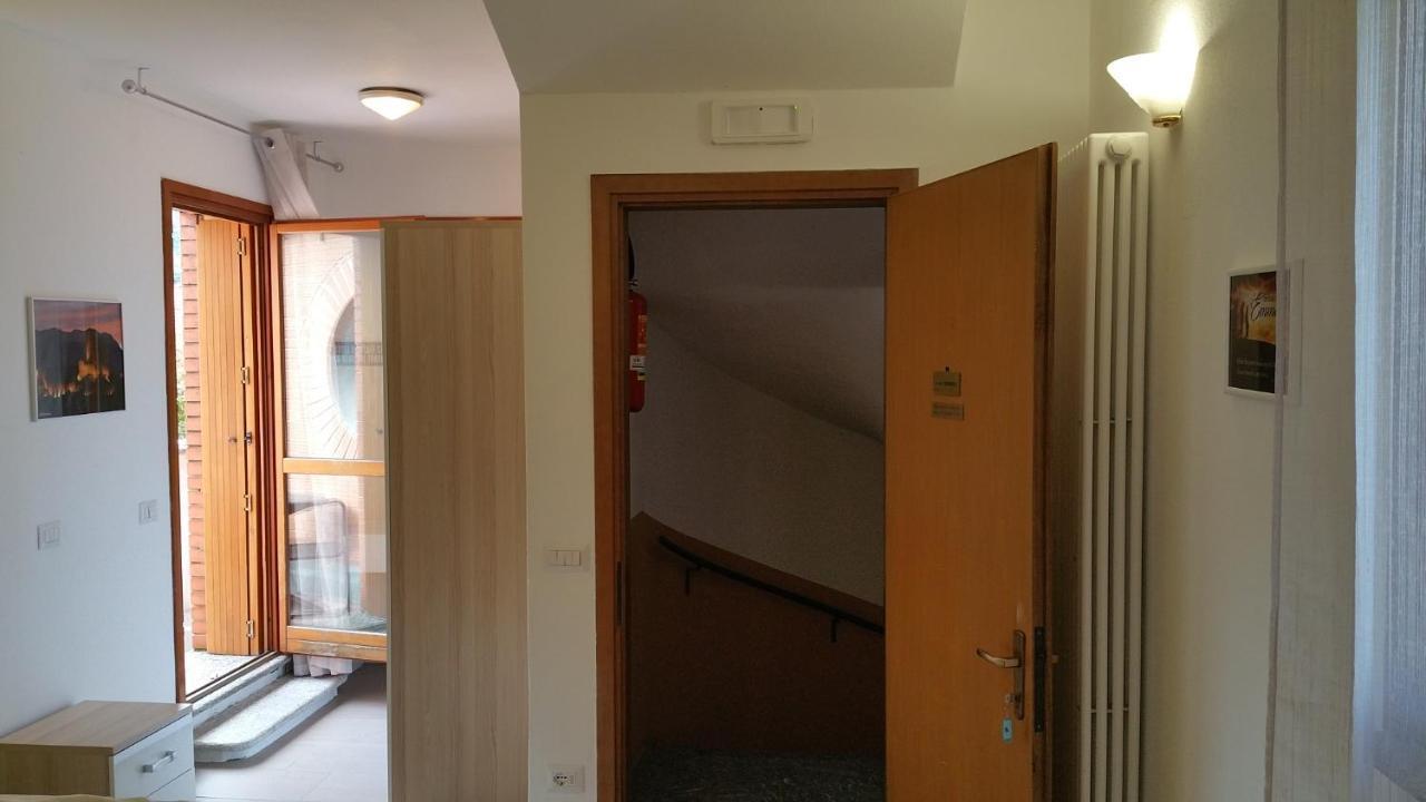 Ostello Casa Emmaus Maccagno Kültér fotó